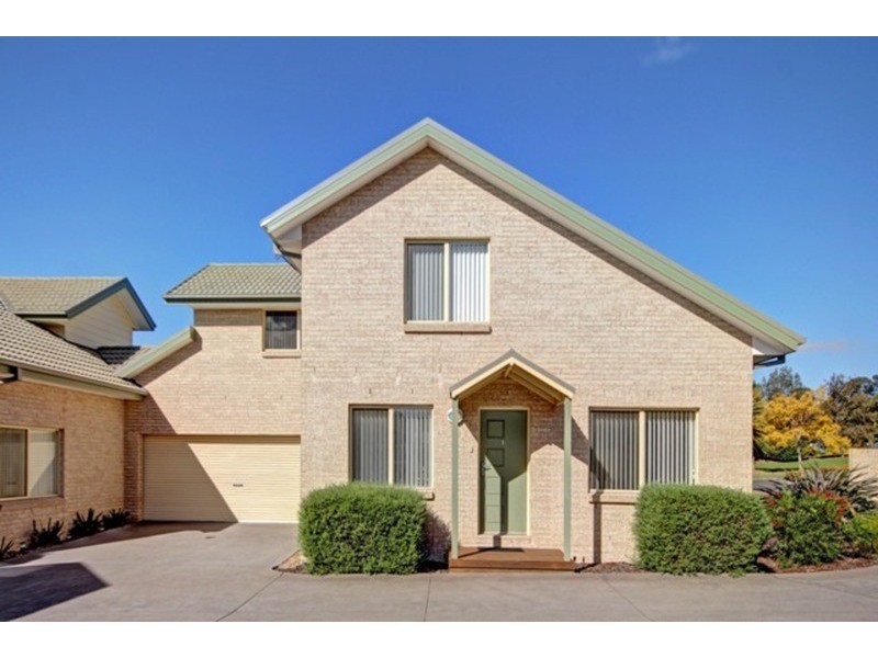 1/4 Forest Grove Drive, Kanahooka NSW 2530