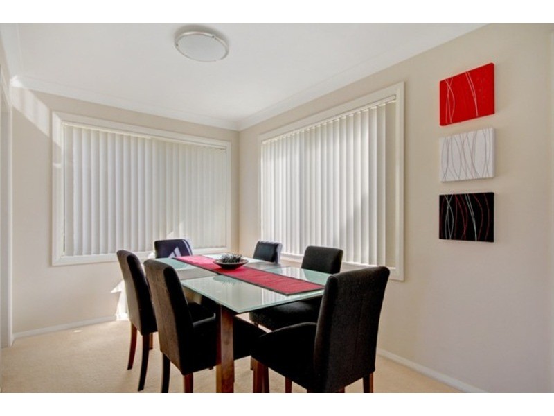 1/4 Forest Grove Drive, Kanahooka NSW 2530