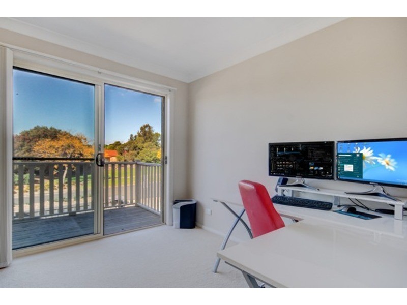 1/4 Forest Grove Drive, Kanahooka NSW 2530