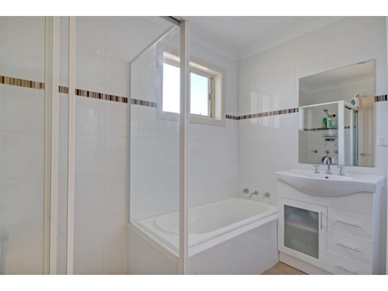 1/4 Forest Grove Drive, Kanahooka NSW 2530