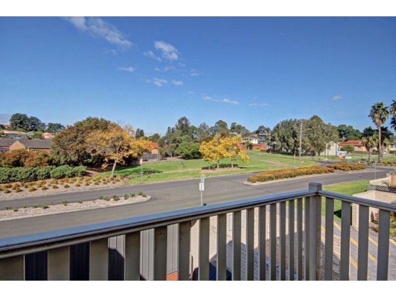 1/4 Forest Grove Drive, Kanahooka NSW 2530