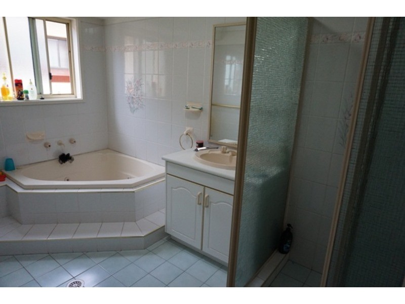20 Lake Heights Road, Lake Heights NSW 2502