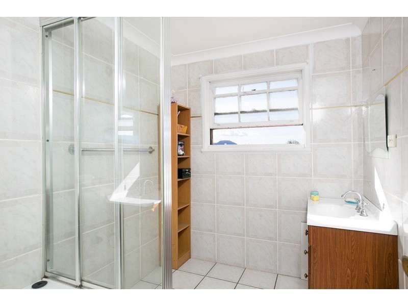 220 Flagstaff Road, Lake Heights NSW 2502