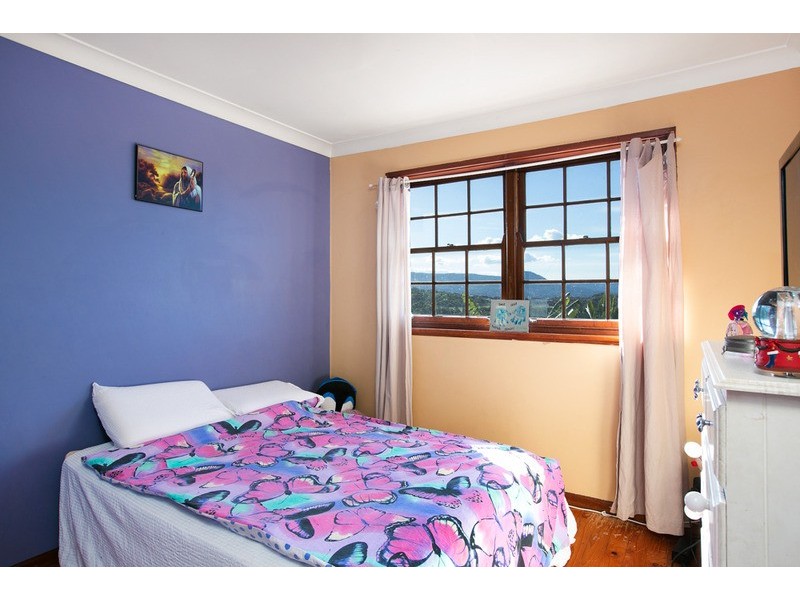 220 Flagstaff Road, Lake Heights NSW 2502
