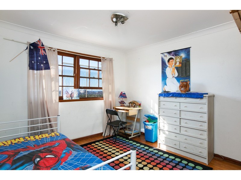220 Flagstaff Road, Lake Heights NSW 2502