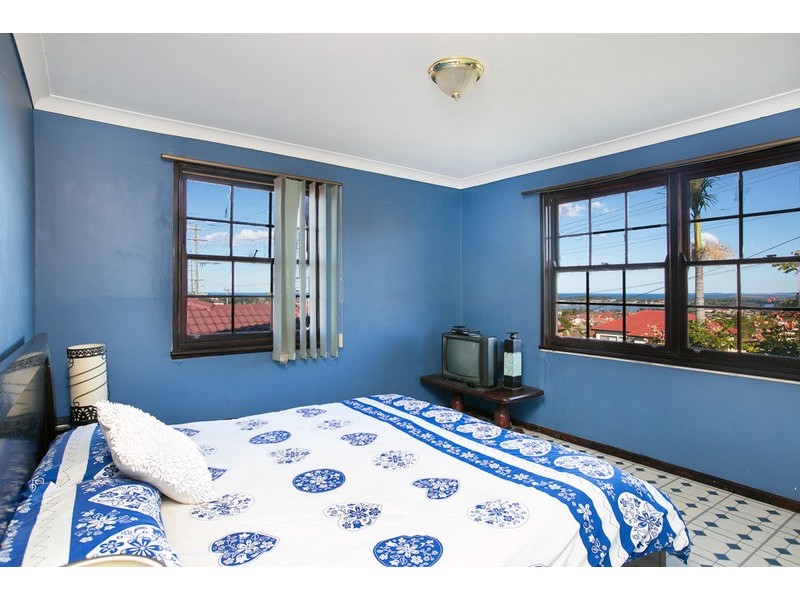 220 Flagstaff Road, Lake Heights NSW 2502