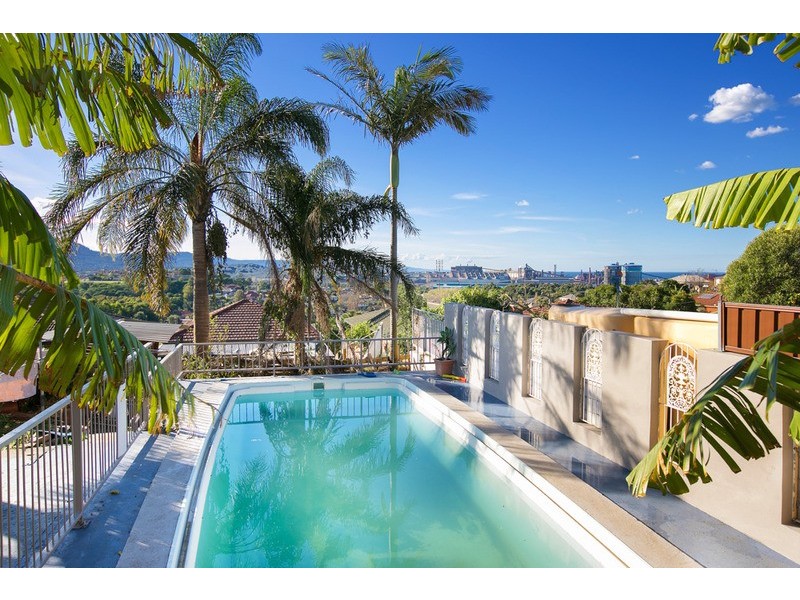 220 Flagstaff Road, Lake Heights NSW 2502