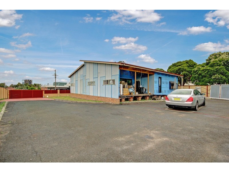 24-26 Lake Avenue, Cringila NSW 2502