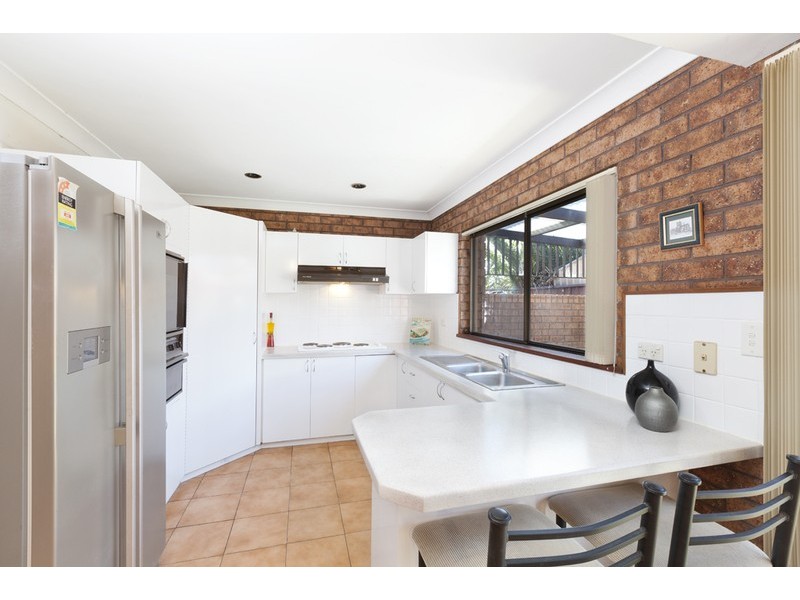 2/85 Addison  Avenue, Lake Illawarra NSW 2528