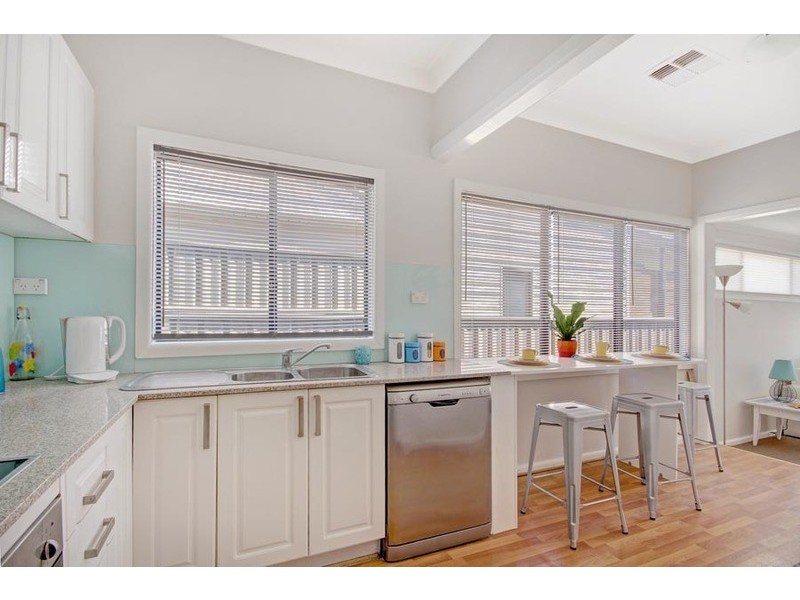 50 Lake Parade, East Corrimal NSW 2518