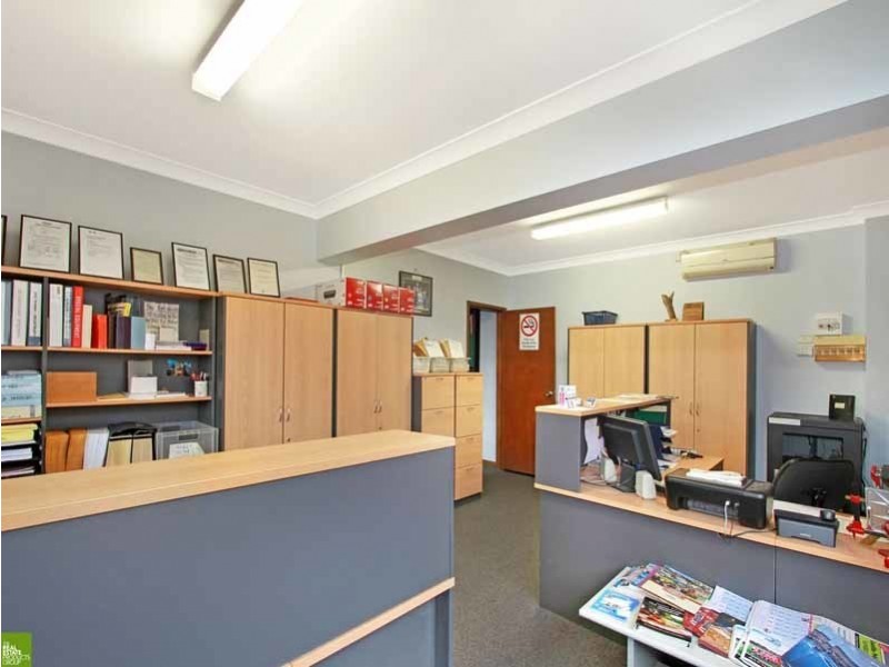 6 Lady Penrhyn Drive, Unanderra NSW 2526