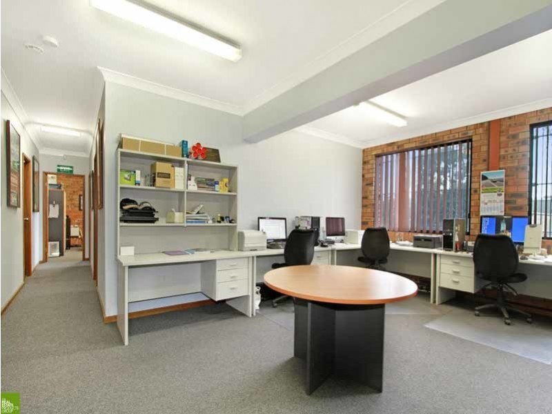6 Lady Penrhyn Drive, Unanderra NSW 2526