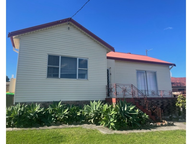 13 St Cloud Crescent, Lake Heights NSW 2502