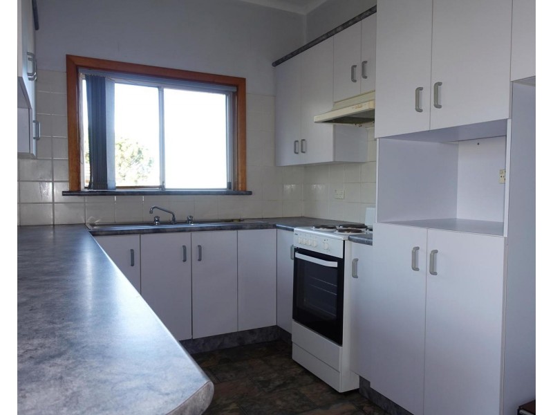 13 St Cloud Crescent, Lake Heights NSW 2502