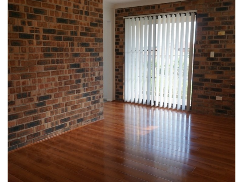 1/3 Melinda Grove, Lake Heights NSW 2502