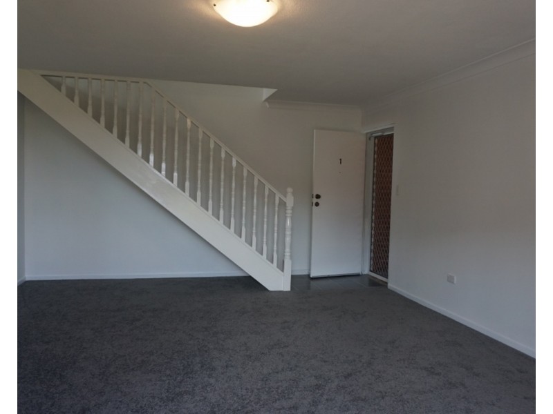 1/3 Melinda Grove, Lake Heights NSW 2502