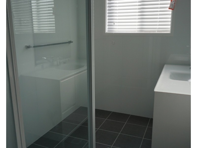 1/3 Melinda Grove, Lake Heights NSW 2502