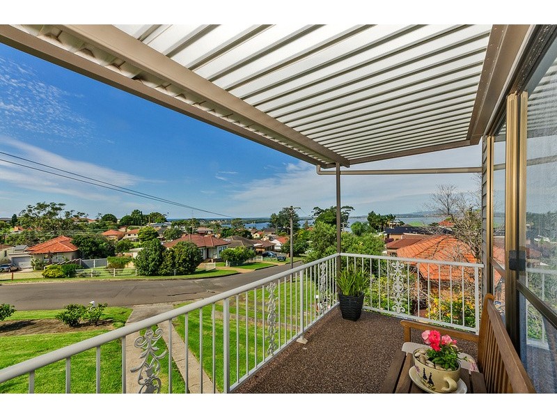 64 Ranchby Avenue, Lake Heights NSW 2502