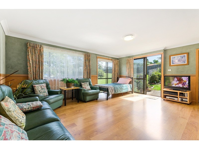 64 Ranchby Avenue, Lake Heights NSW 2502