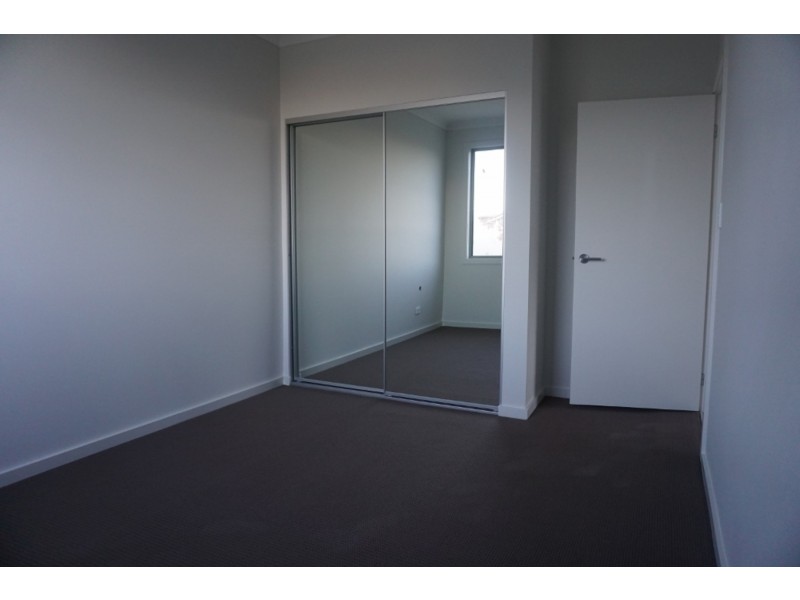 2/154 Shearwater Drive, Lake Heights NSW 2502