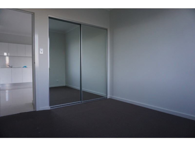 2/154 Shearwater Drive, Lake Heights NSW 2502