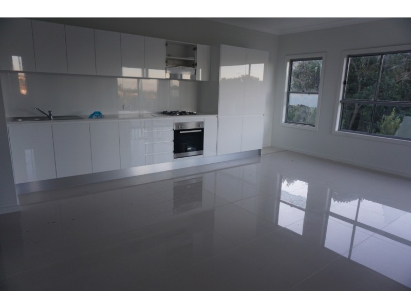 2/154 Shearwater Drive, Lake Heights NSW 2502