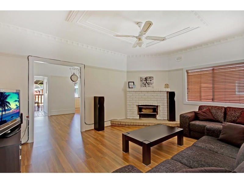 39 Dorrigo Avenue, Woonona NSW 2517