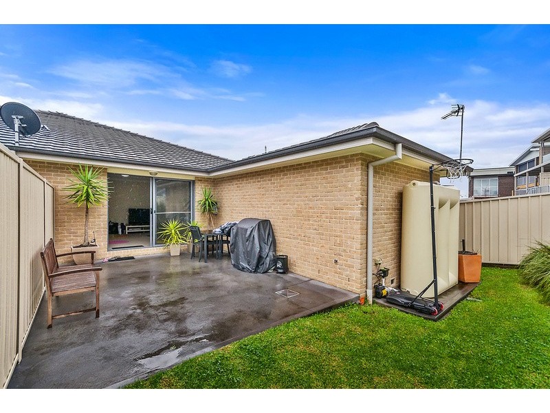 9/121 Daintree Drive, Albion Park NSW 2527