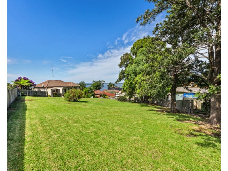 64  Ranchby Avenue, Lake Heights NSW 2502