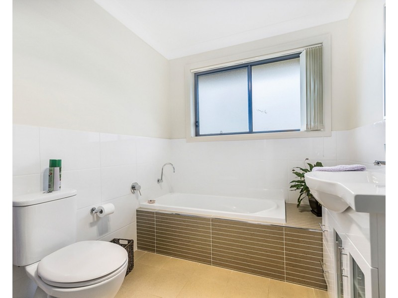 9/121 Daintree Drive, Albion Park NSW 2527