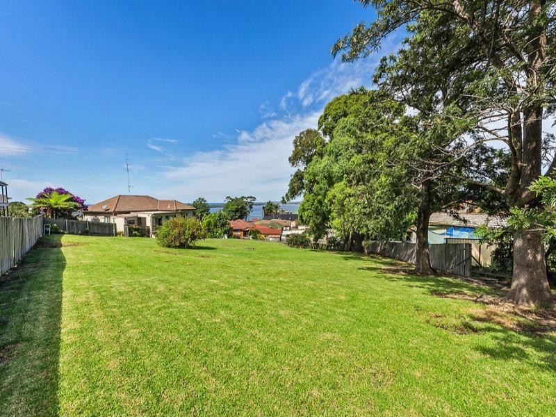 64a Ranchby Avenue, Lake Heights NSW 2502