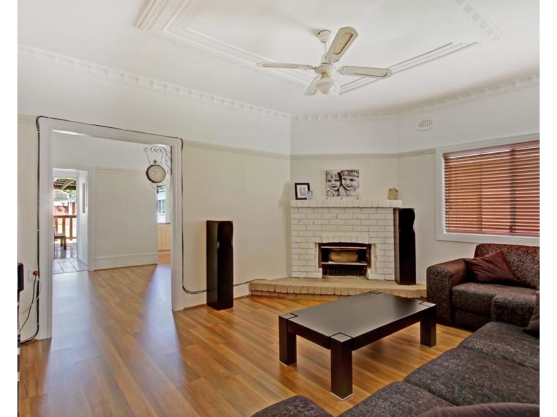 39 Dorrigo Avenue, Woonona NSW 2517