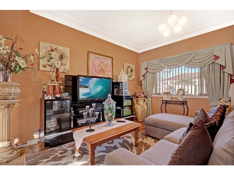 136 Lake Avenue, Cringila NSW 2502