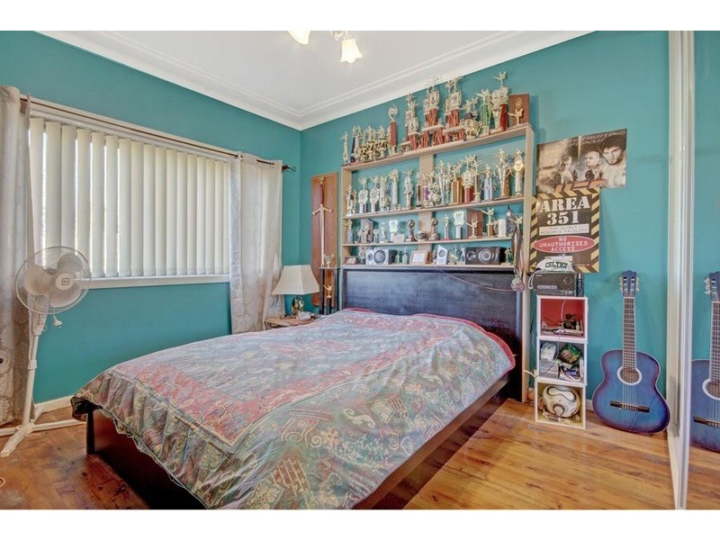 136 Lake Avenue, Cringila NSW 2502