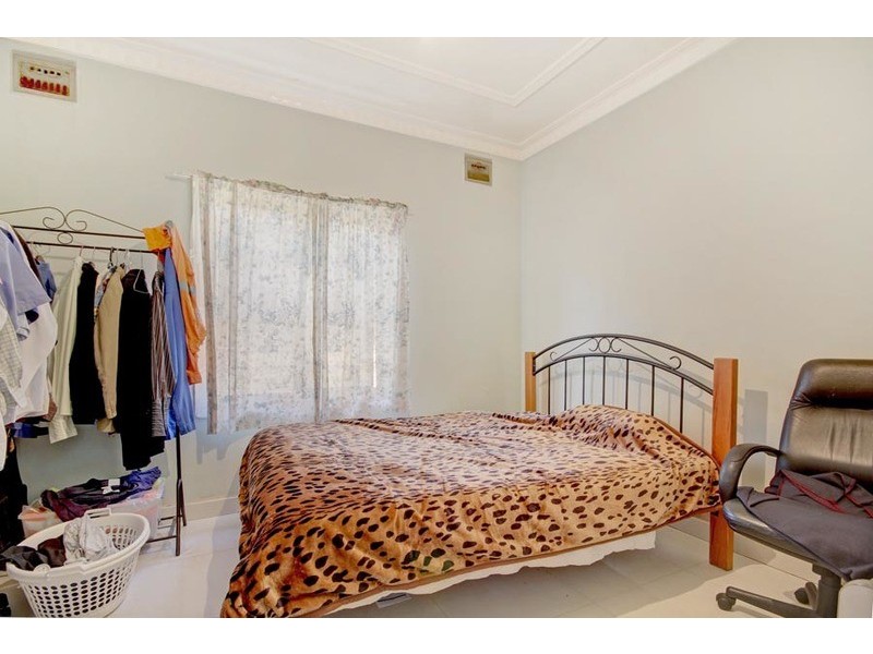 4 Lake Avenue, Cringila NSW 2502