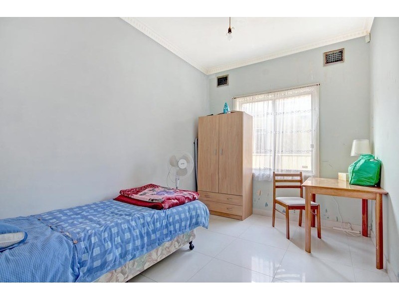 4 Lake Avenue, Cringila NSW 2502