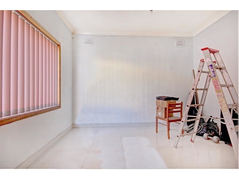 4 Lake Avenue, Cringila NSW 2502