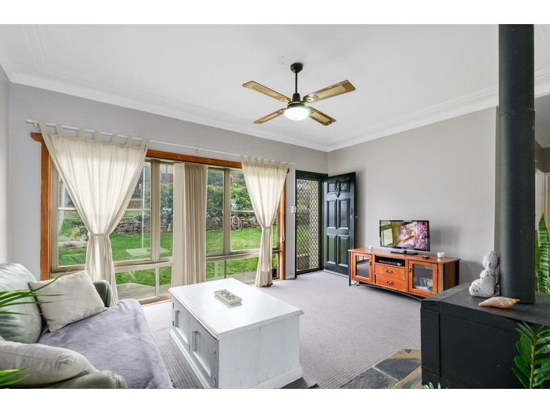 54 HUTTON Avenue, Bulli NSW 2516