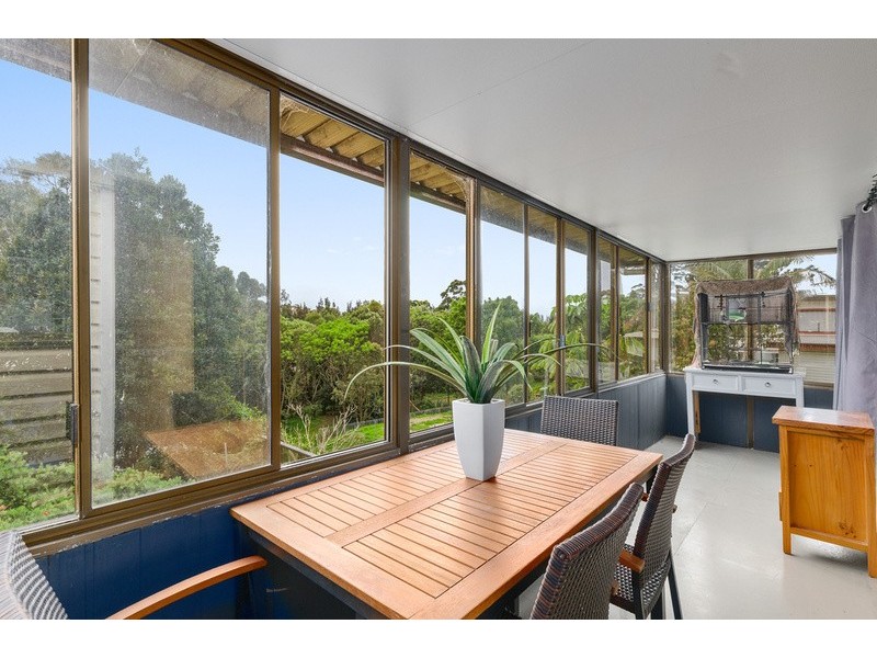 54 HUTTON Avenue, Bulli NSW 2516
