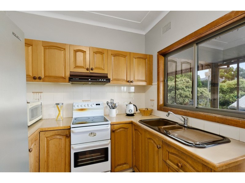 54 HUTTON Avenue, Bulli NSW 2516
