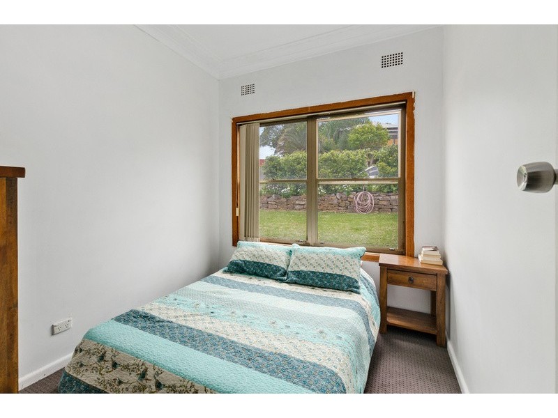 54 HUTTON Avenue, Bulli NSW 2516