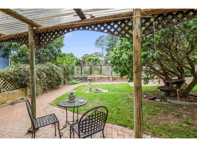 54 HUTTON Avenue, Bulli NSW 2516