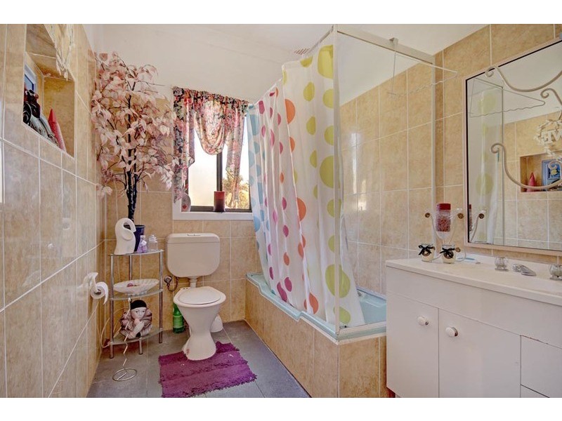 136 Lake Avenue, Cringila NSW 2502