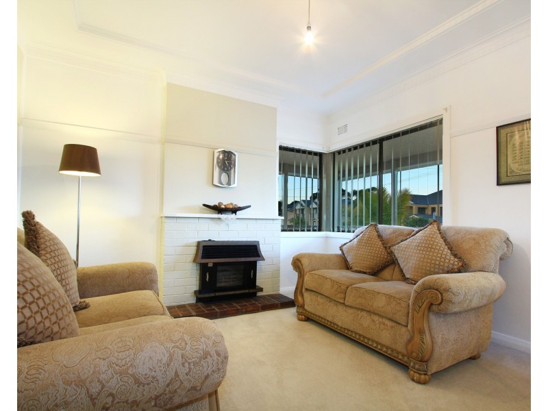 18 Cowper Street, Fairy Meadow NSW 2519