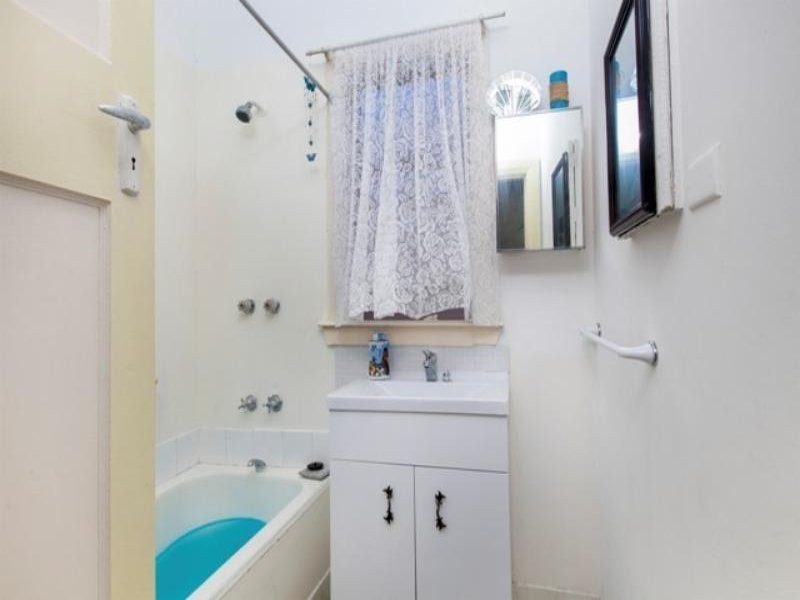 48 Lake Avenue, Cringila NSW 2502