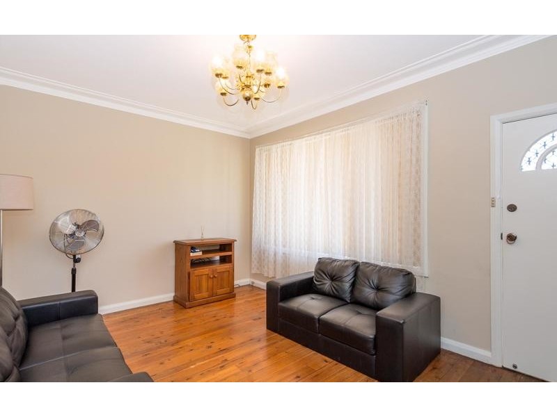 1 Gilgandra Street, Lake Heights NSW 2502