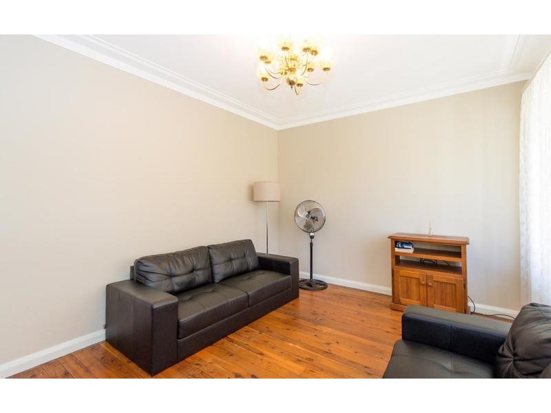 1 Gilgandra Street, Lake Heights NSW 2502