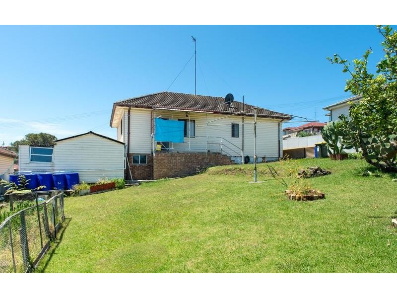 1 Gilgandra Street, Lake Heights NSW 2502