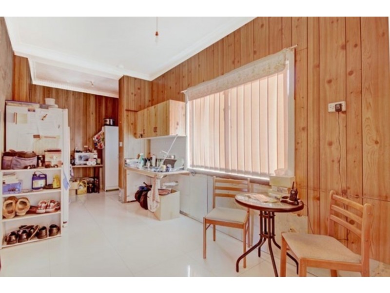 4 Lake Avenue, Cringila NSW 2502