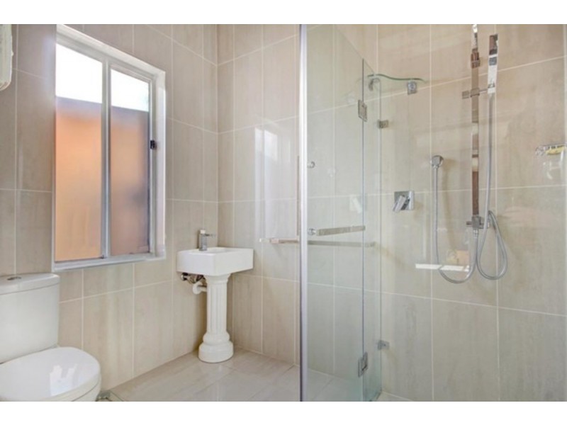 4 Lake Avenue, Cringila NSW 2502